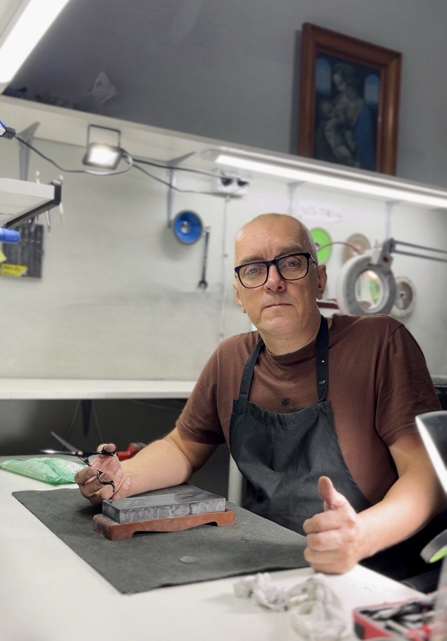 Eduard – specjalista ostrzenia nożyczek Gdynia Morska 171a