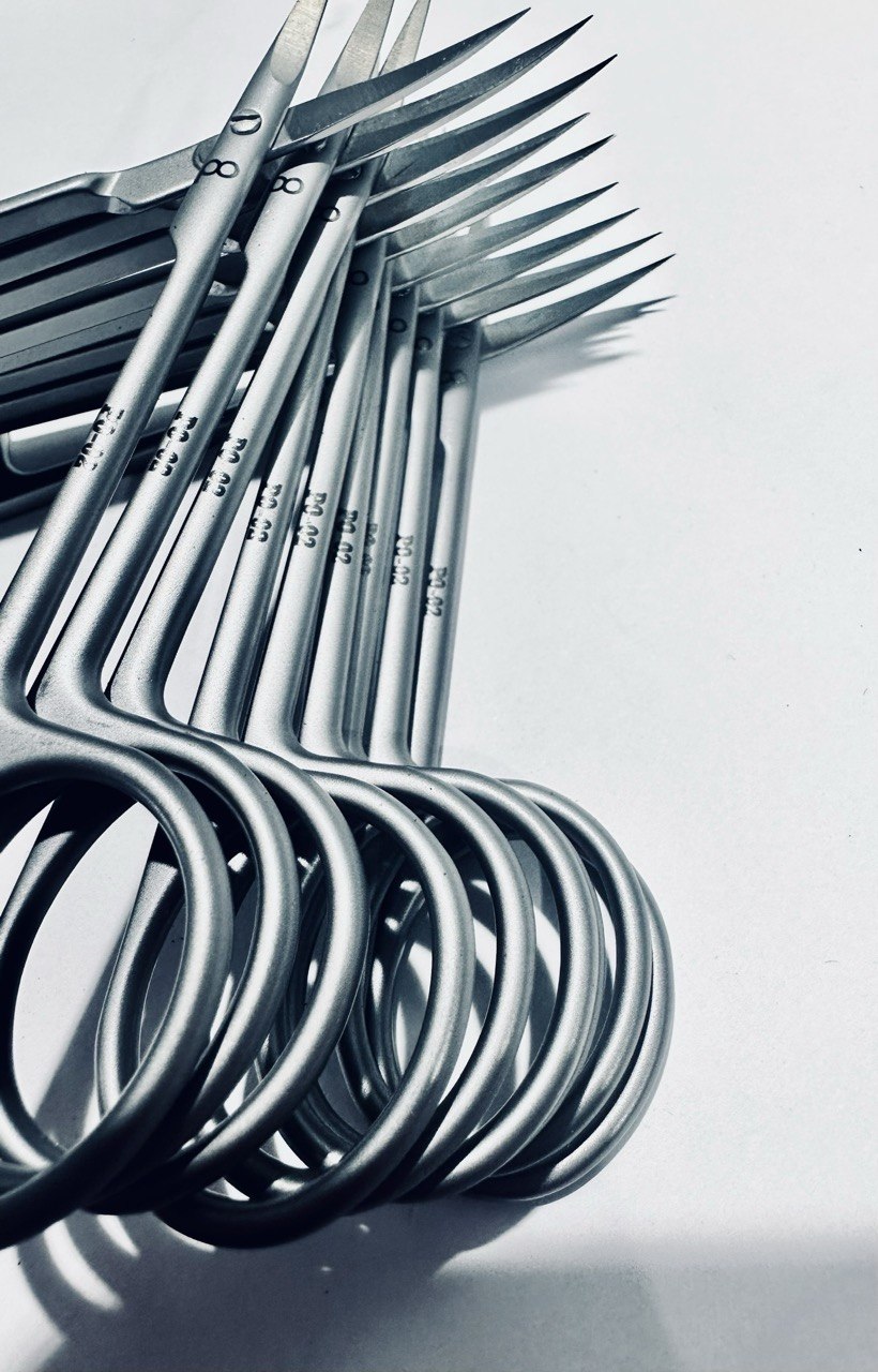 Zestaw nożyczek kosmetycznych do ostrzenia